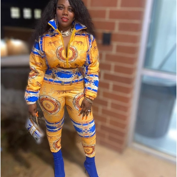 Fashionable Two-Piece tracksuit ! Sexy , appealing , puffer coat set !! - Picture 3 of 3